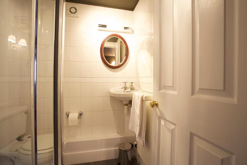 Отель The Kings Arms Дидмартон Номер фото